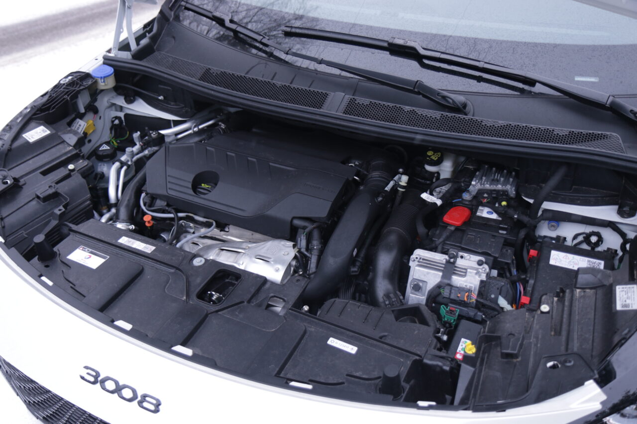 Silnik testowanego Peugeot 3008 Hybrid4