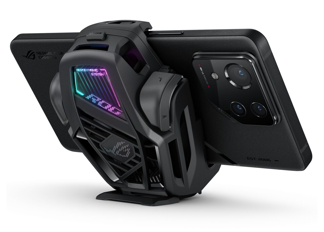Czarne, futurystyczne urządzenie z podświetlanym logo i trzema kamerami z tyłu. AeroCoole X dla modelu ASUS ROG Phone 8 Pro Edition