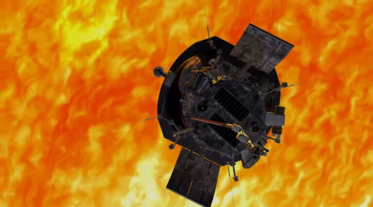 Sonda NASA Parker Solar Probe na orbicie przed tłem przedstawiającym Słońce.