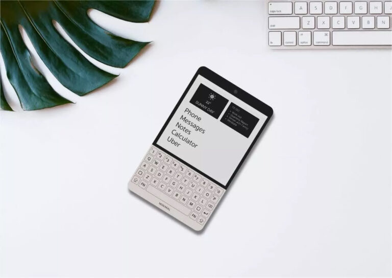 Nowoczesny, minimalistyczny smartfon Minimal z klawiaturą fizyczną leży na biurku obok klawiatury komputerowej i liścia monstery.