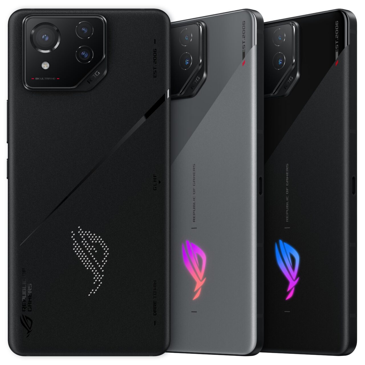 Trzy smartfony gamingowe ROG Phone umieszczone obok siebie, prezentujące tylną część z różnymi kolorami i brandingiem Republic of Gamers.