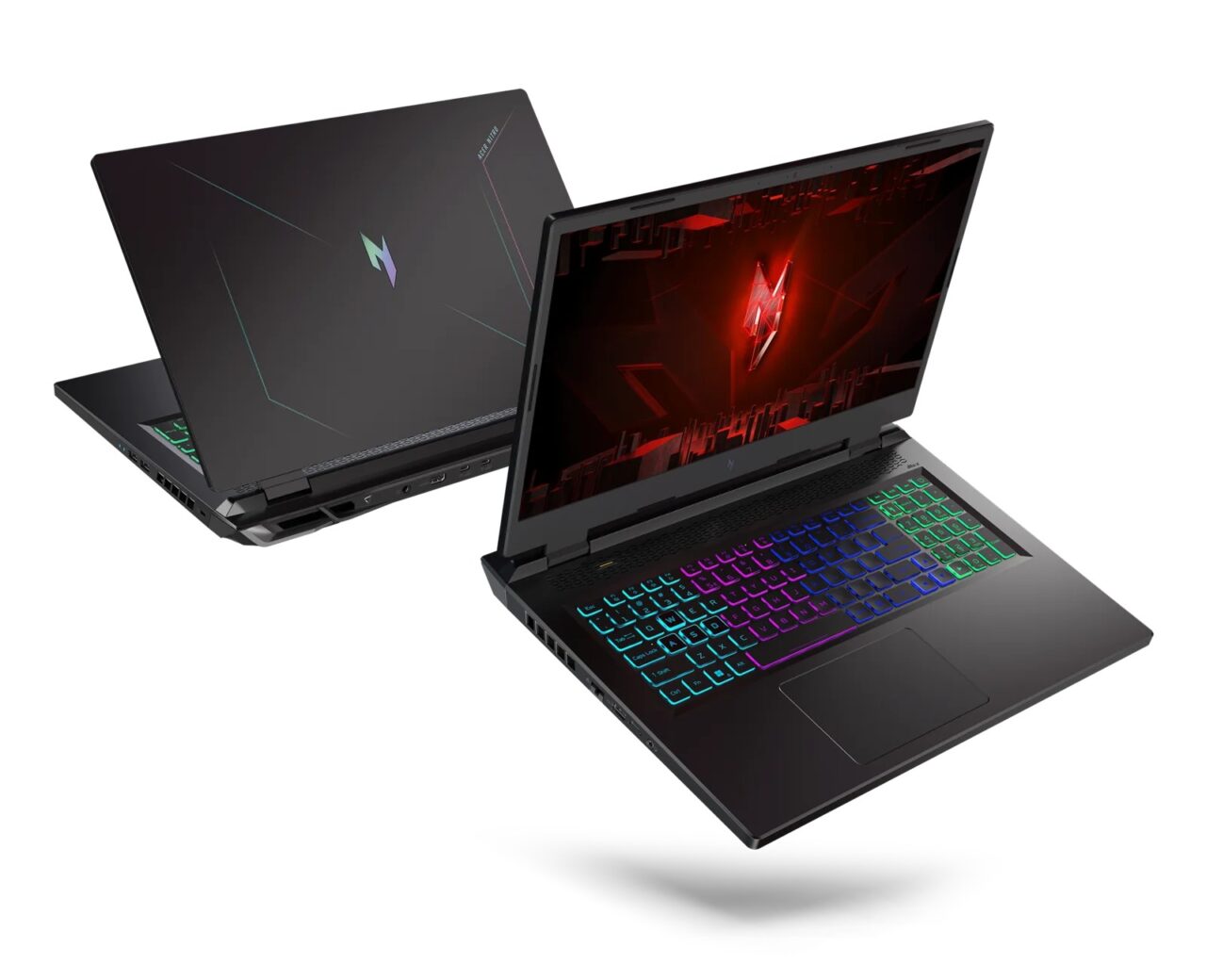 Dwa laptopy dla graczy z podświetlanymi klawiaturami, jeden widziany od tyłu, a drugi od przodu z widocznym ekranem z grafiką gamingową.