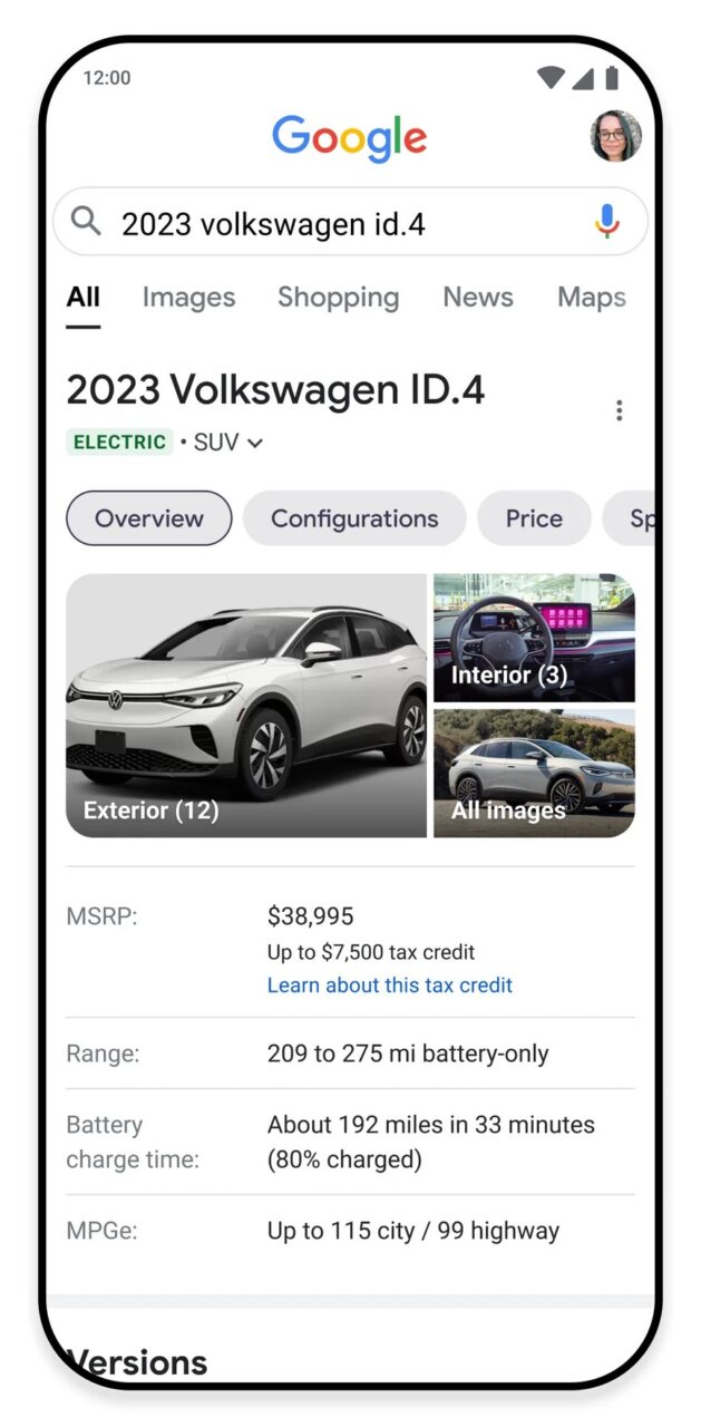 Wyszukiwanie Google na smartfonie dla "2023 volkswagen id.4" z kartami wyników wyświetlającymi informacje o elektrycznym SUV-ie, w tym miniatury zewnętrznego wyglądu i wnętrza pojazdu, cenę rynkową, zasięg oraz czas ładowania baterii.
