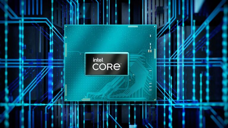 Procesor Intel Core umieszczony w centrum obrazu z widocznym układem scalonym i niebieskimi światłowodowymi ścieżkami danych w tle.
