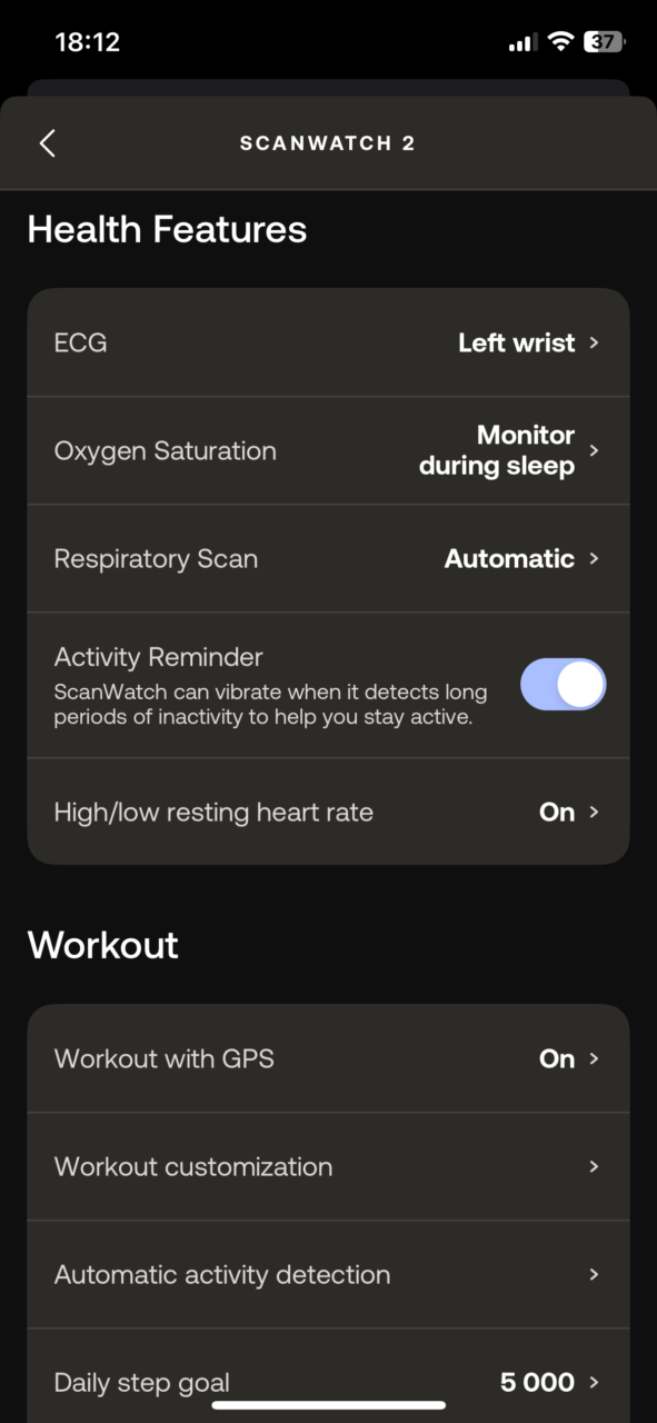 Zrzut ekranu interfejsu użytkownika aplikacji mobilnej wyświetlający funkcje zdrowotne inteligentnego zegarka 'ScanWatch 2', w tym EKG, saturacja tlenu, automatyczny skanowanie oddechu i inne opcje do monitorowania aktywności i treningu.