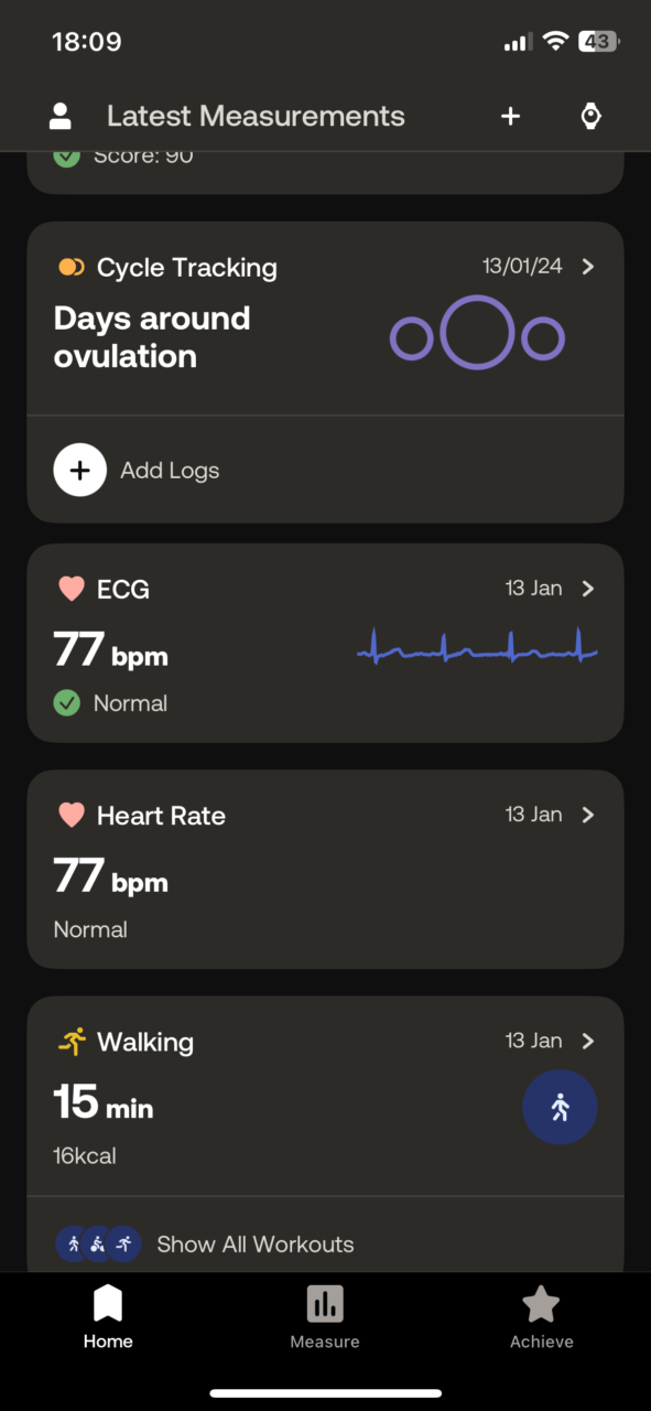 Zrzut ekranu aplikacji zdrowotnej pokazujący ostatnie pomiary: śledzenie cyklu z datą owulacji, logi EKG z wynikiem 77 uderzeń na minutę i oceną normalną oraz wykres, tętno również z wynikiem 77 uderzeń na minutę, czas spacerowania 15 minut z spalonymi 16 kcal oraz przyciski nawigacyjne aplikacji.