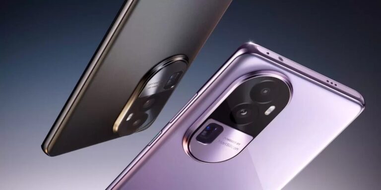 Dwa smartfony umieszczone jeden nad drugim z kamerami skierowanymi w stronę widza na tle gradientu niebiesko-fioletowego.