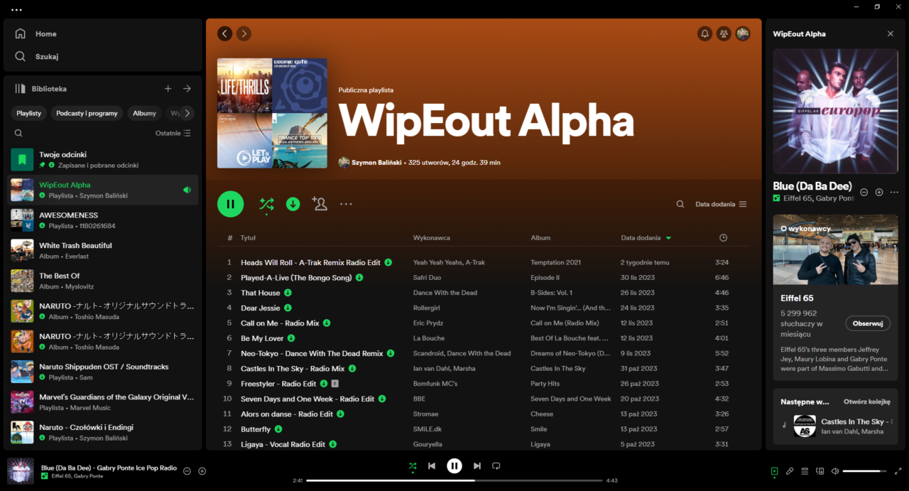 Interfejs aplikacji Spotify do strumieniowego przesyłania muzyki, pokazujący publiczną playlistę "WipEout Alpha" z bieżącym utworem "Blue (Da Ba Dee)" od Eiffel 65 oraz listę innych dostępnych utworów i albumów.