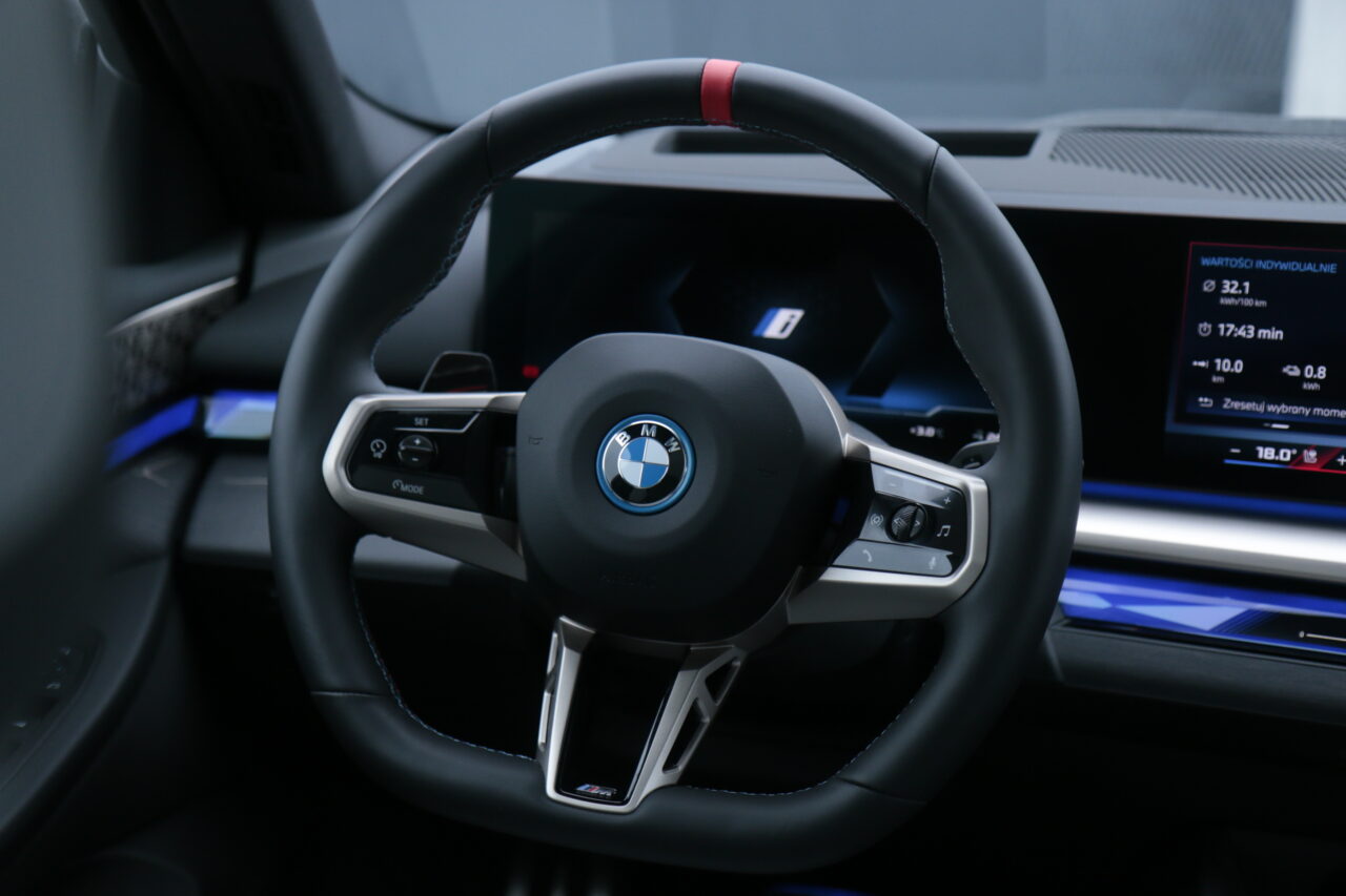 Kierownica testowanego BMW i5 M60 xDrive