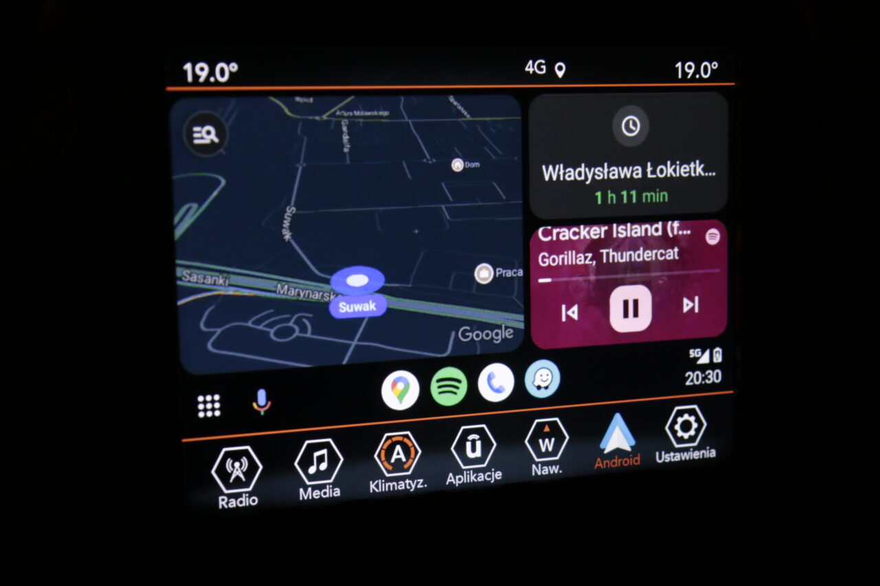 Android Auto i Apple CarPlay testowanego Jeep Renegade 4xe Trailhawk