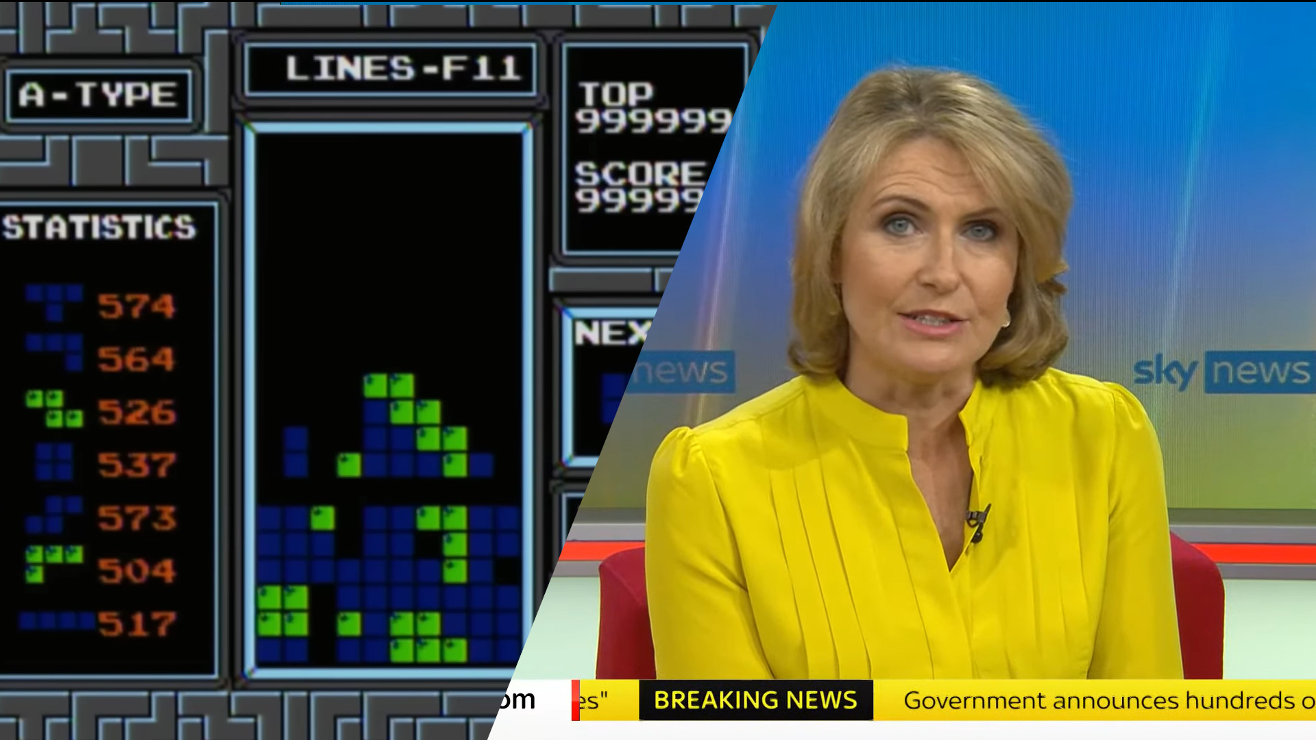 Prezenterka wiadomości w żółtej marynarce siedzi na planie studia telewizyjnego, obok wyświetlany jest ekran gry Tetris z maksymalnym wynikiem i liczbą linii.