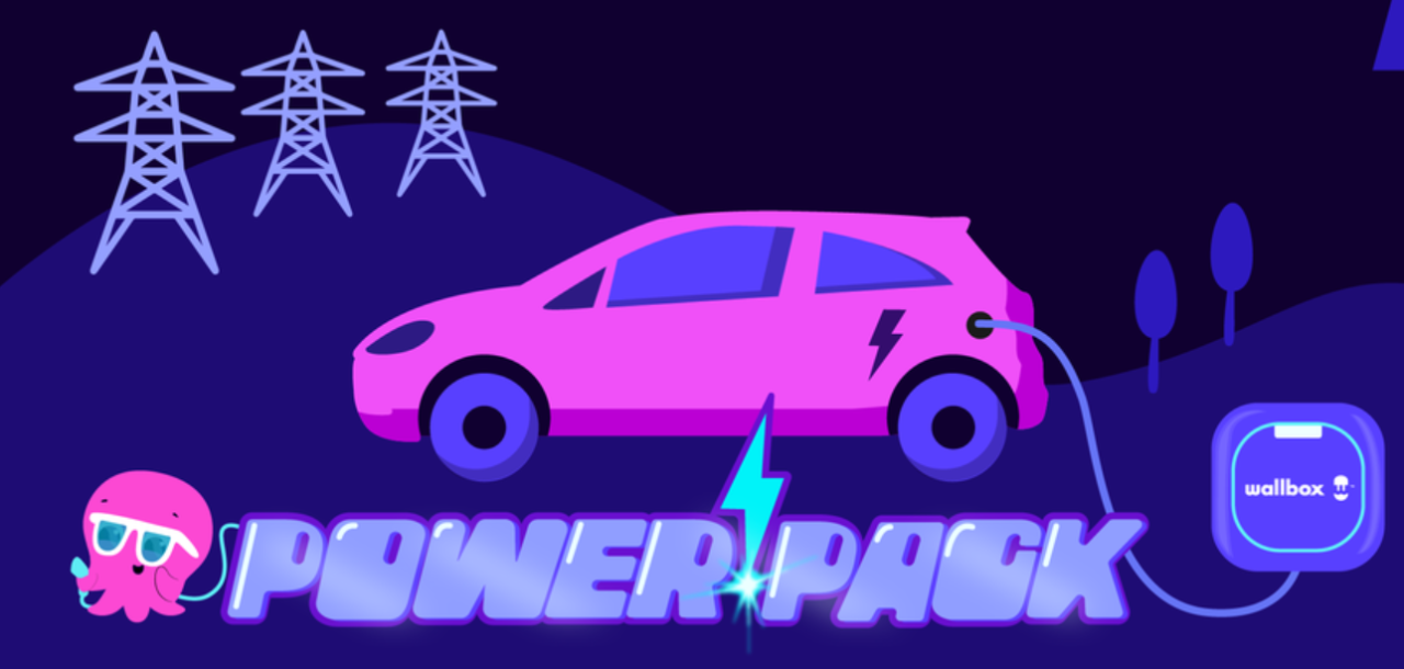 Grafika do tekstu Darmowe ładowanie elektryków. Różowy elektryczny samochód podłączony do stacji ładowania Wallbox, z napisem "POWERPACK" i ilustracją ośmiornicy w okularach, na tle nocnego krajobrazu z wieżami wysokiego napięcia.