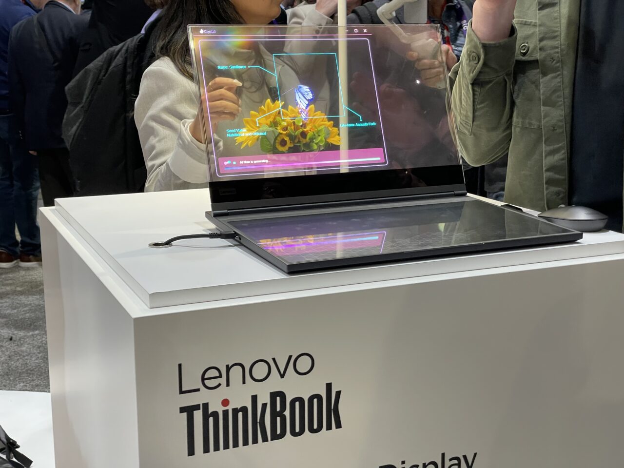 Lenovo ThinkBook Transparent Display Laptop Concept, transparentny laptop od Lenovo