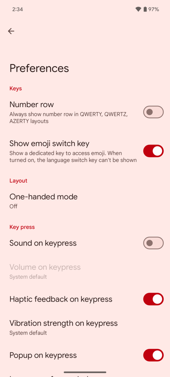 Zrzut ekranu ustawień klawiatury w telefonie komórkowym z aktywnymi opcjami "Pokazuj klawisz zmiany na emoji", "Dźwięk przy naciskaniu", "Wibracje przy naciskaniu" oraz "Wyskakujące okienko przy naciskaniu".