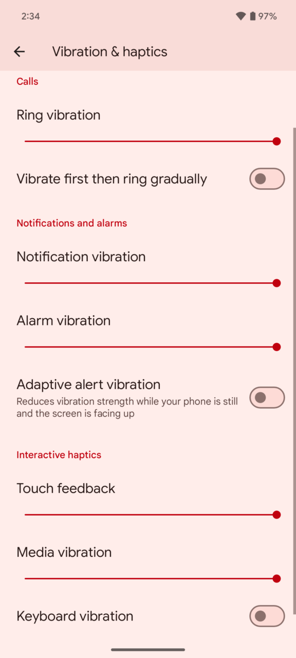 Zrzut ekranu ustawień w telefonie komórkowym przedstawiający opcje wibracji i haptyki, w tym wibracje dzwonka, powiadomień, alarmów oraz dotykowego sprzężenia zwrotnego.