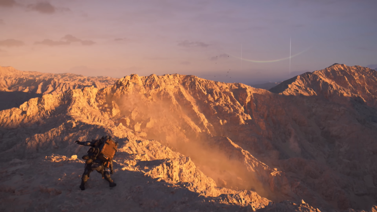 Postać w futurystycznym stroju stoi na stromym zboczu górskim oświetlonym przez zachodzące słońce w grze Death Stranding 2.
