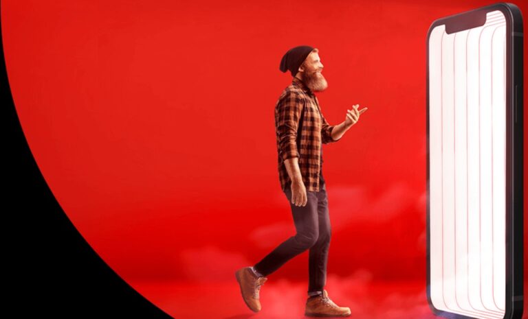 grafika mężczyzna w koszuli w kratę idący w stronę smartfona jego wzrostu, czerwono-czarne tło