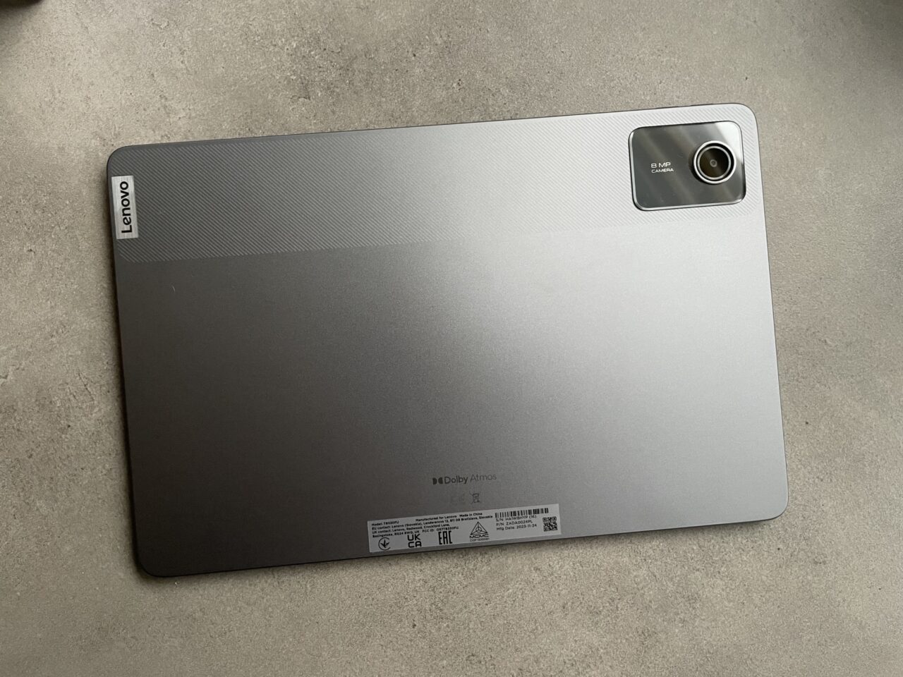 Recenzja Lenovo tab m11. Tylny panel. Plecki urządzenia