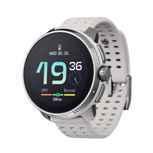 Zegarek sportowy z cyfrowym wyświetlaczem pokazującym czas, datę oraz wskaźniki zdrowotne, z białym paskiem i srebrną obudową.