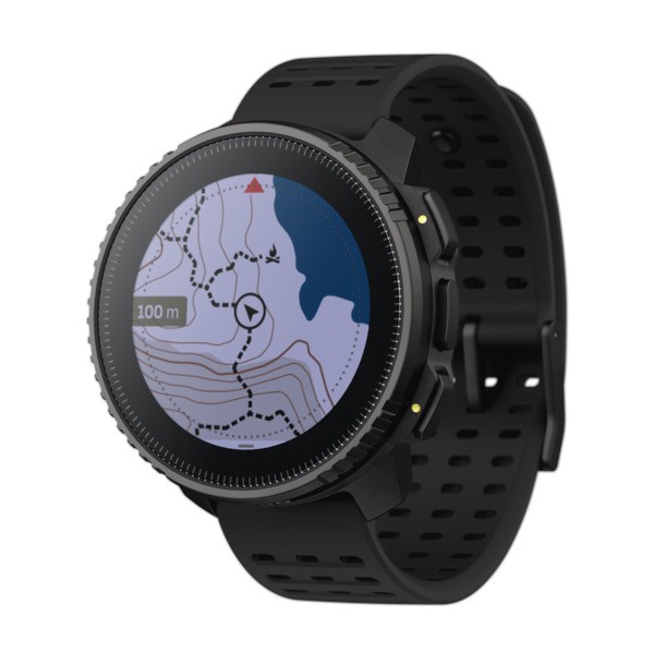 Inteligentny zegarek sportowy z czarnym paskiem i wyświetlaczem prezentującym mapę terenu z liniami konturowymi i położeniem GPS.