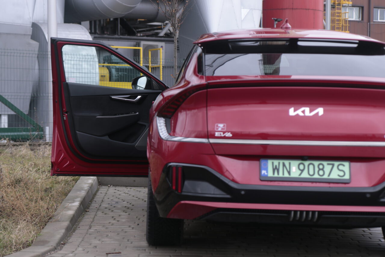 Przednie drzwi w Kia EV6 GT recenzja test opinia