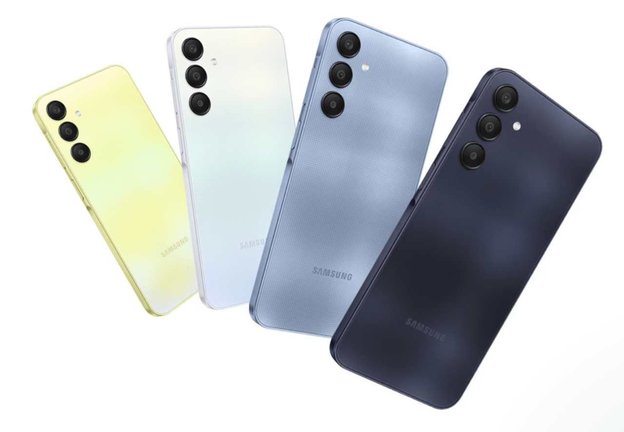 Cztery smartfony Samsung w różnych kolorach ułożone obok siebie na białym tle.