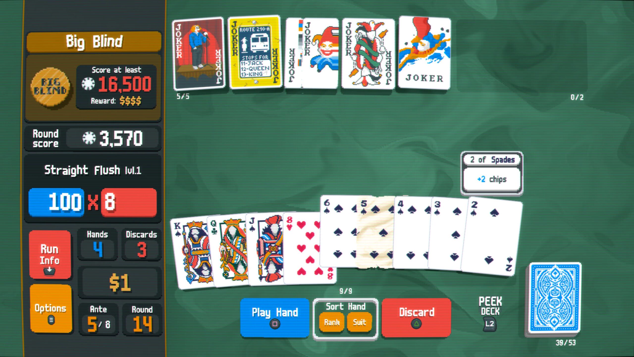 Ekran gry karcianej Balatro z różnymi kartami, w tym jokerami, wyświetlającym punktację i opcje takie jak "Play Hand" oraz "Discard".