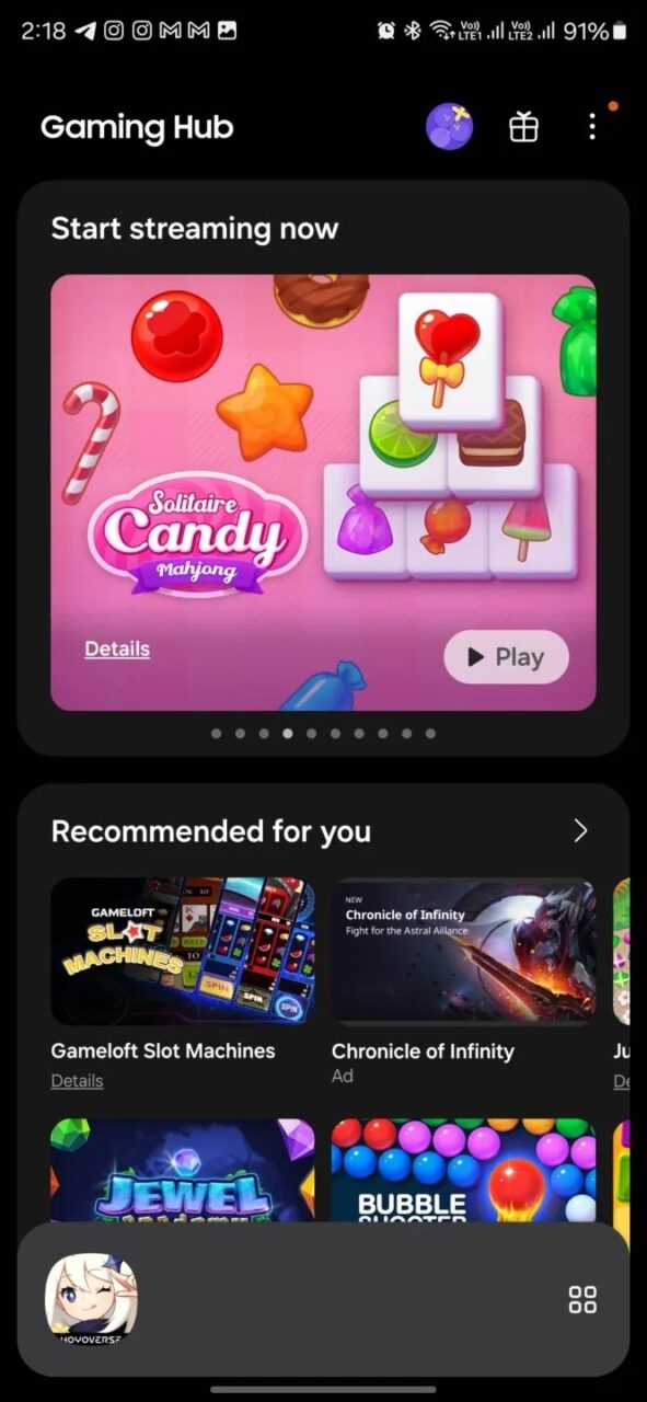Interfejs użytkownika aplikacji Gaming Hub z grafikami gier, w tym wyróżniony "Solitaire Candy Mahjong" z przyciskiem "Play" oraz sekcją "Recommended for you", pokazującą miniatury innych gier.