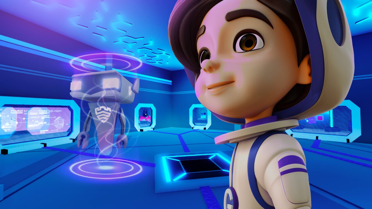 Animowana postać dziecka w futurystycznym stroju astronauty wewnątrz statku kosmicznego z holograficznymi ekranami i metalowym robotem.