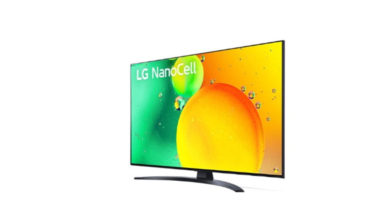 LG NanoCell TV em um fundo branco com uma imagem colorida exibida.