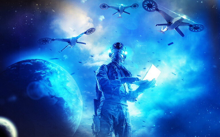 Żołnierz w nowoczesnym kombinezonie czytający tablet, w tle unoszące się drony i planeta Ziemia widoczna w dolnej części obrazu.