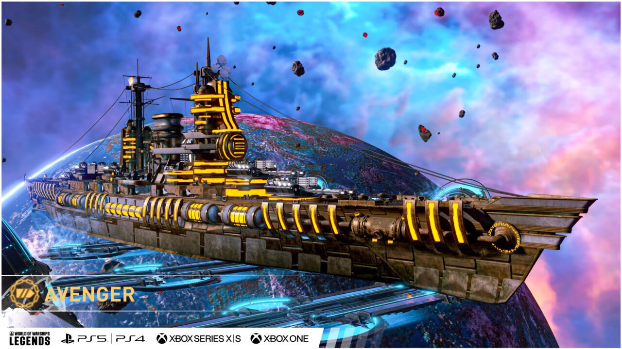 Grafika przedstawiająca kosmiczny okręt wojenny z gry "World of Warships Legends", szybujący w przestrzeni kosmicznej z planetą w tle i meteorytami wokół, z logo "AVENGER" oraz symbolami platform PlayStation 5, PlayStation 4, Xbox Series X/S i Xbox One na dole obrazu.