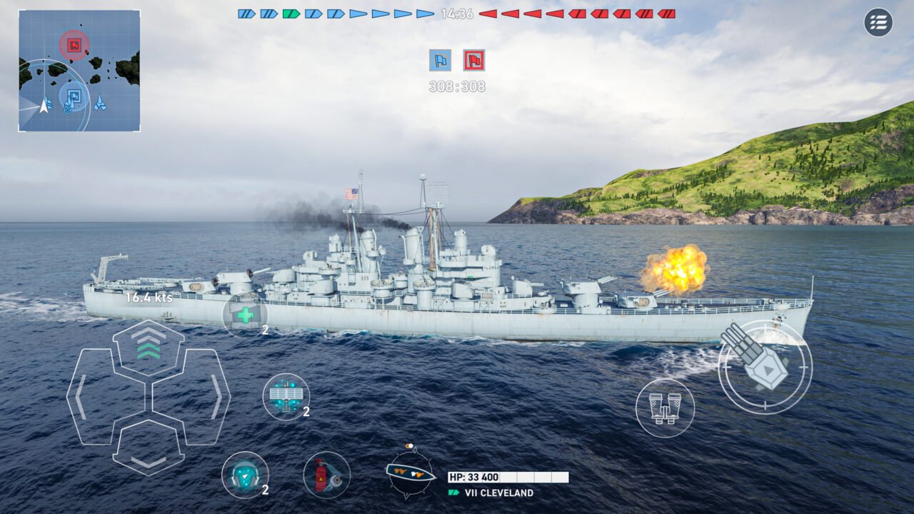 Zrzut ekranu gry World of Warships Legends przedstawiający biały okręt wojenny typu cruiser z nazwą "VII CLEVELAND" pływający na morzu obok zielonej wyspy, z widocznymi interfejsami użytkownika, w tym mapa nawigacyjna, wskaźniki szybkości, zdrowia i wyposażenia. Na prawym boku statku widoczna jest eksplozja.
