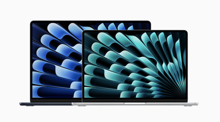 Dwa otwarte laptopy z czarnymi obramowaniami i jasnoniebieskim abstrakcyjnym tłem na ekranach, ustawione jedno za drugim.