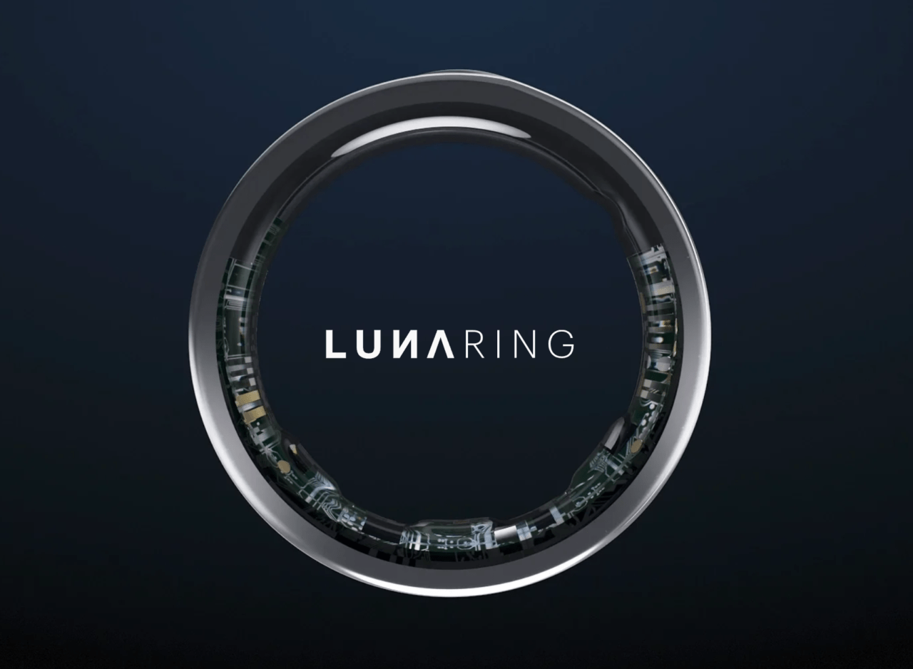 Pierścień świetlny z napisem "LUMARING" na ciemnym tle.