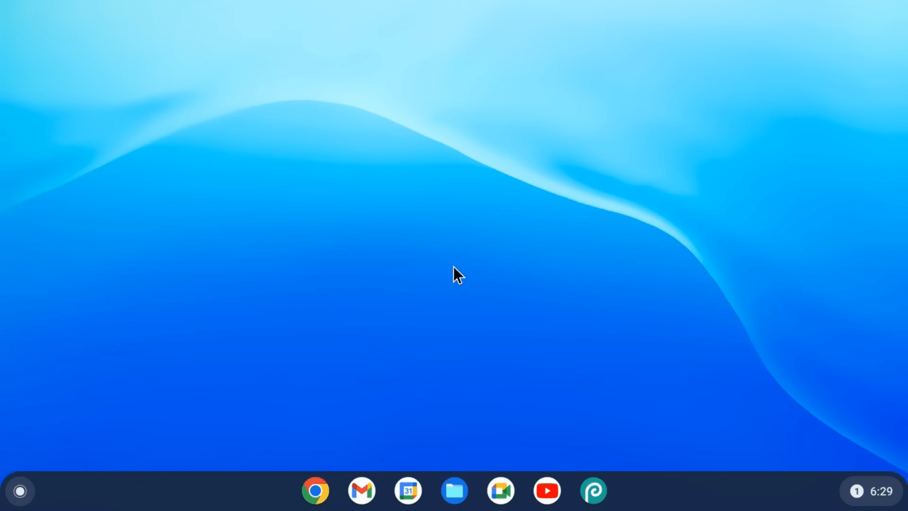 Pulpit komputera z prostym niebieskim tłem na Chrome OS, paskiem z ikonami aplikacji na dole ekranu oraz widocznym kursorem w centrum.