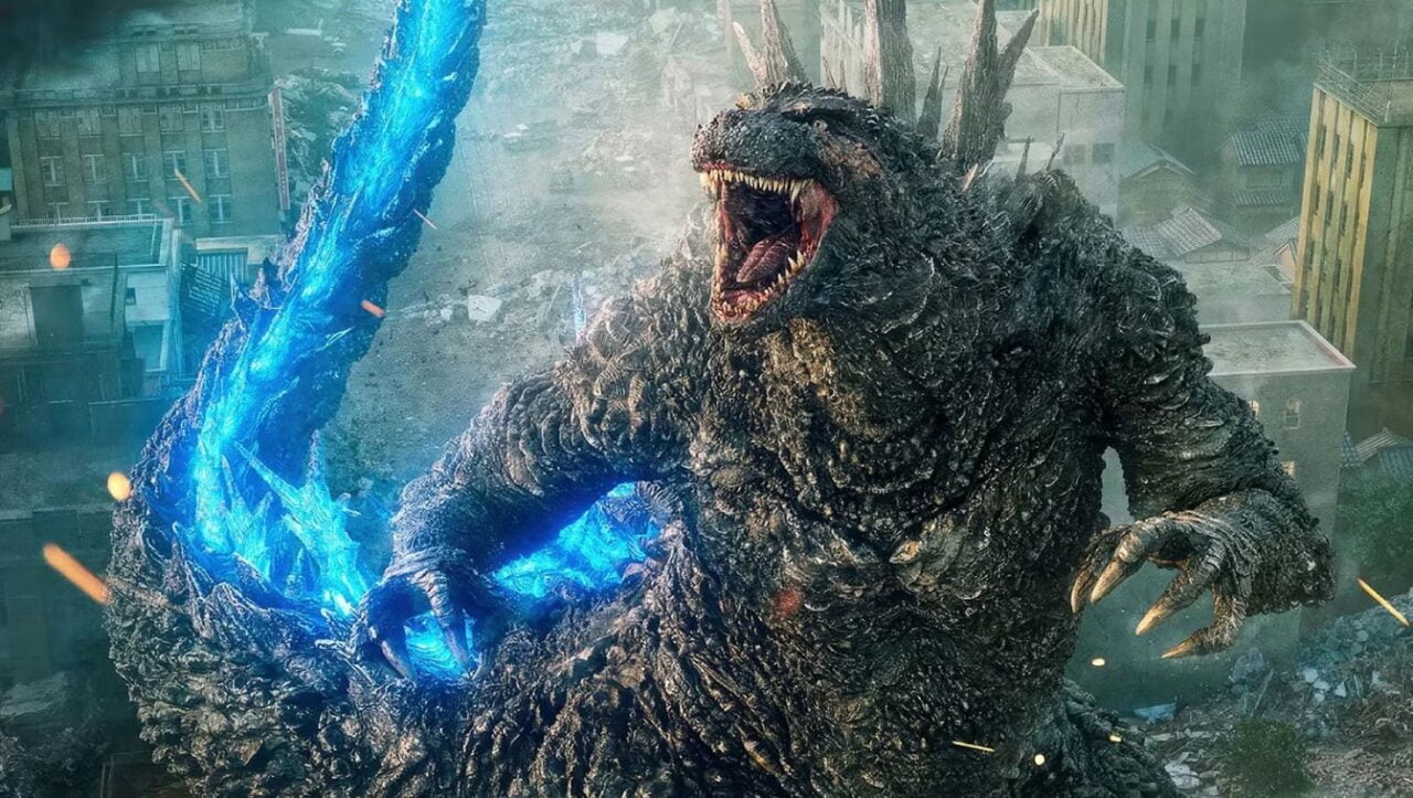 Kadr z filmu Godzilla minus one, przedstawiający potwora niszczącego miasto.