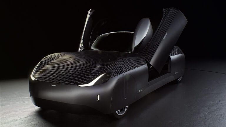 Czarny, futurystyczny samochód z otwartymi w górę drzwiami na ciemnym tle.