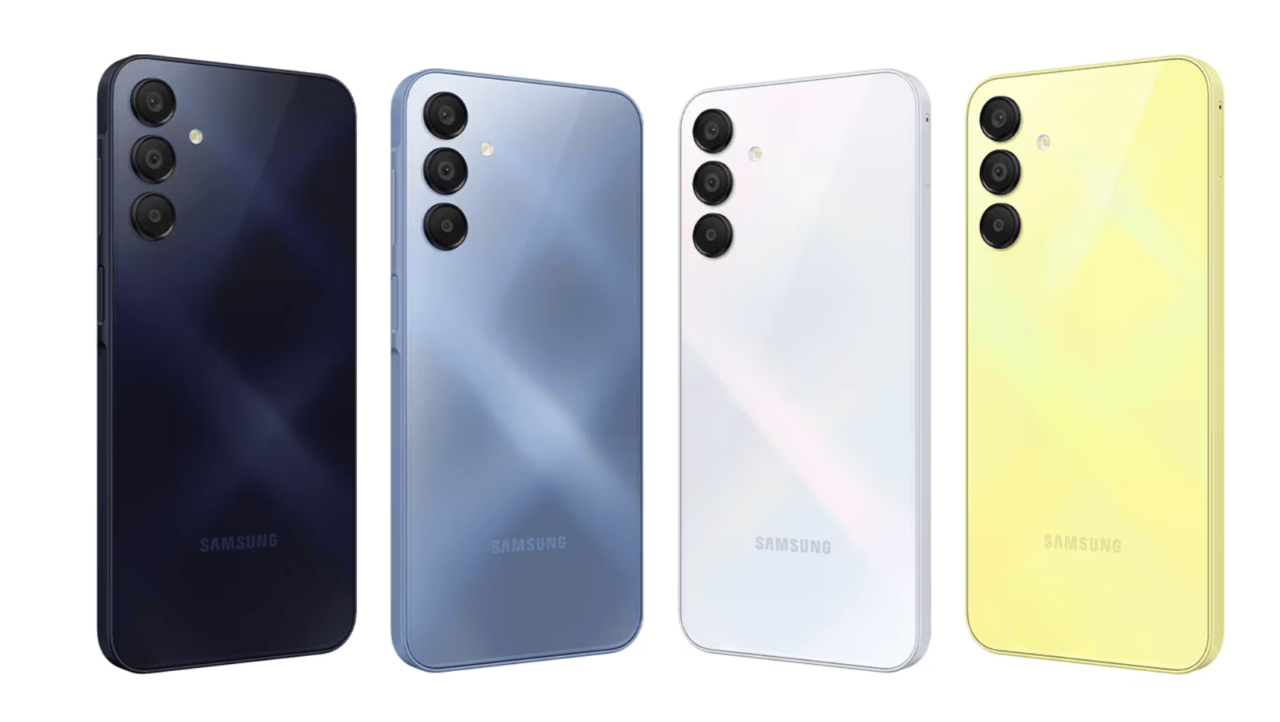 Cztery smartfony Samsung o różnych kolorach tylnej obudowy ułożone obok siebie, każdy z modułem trzech kamer i lampą błyskową na tylnej stronie.