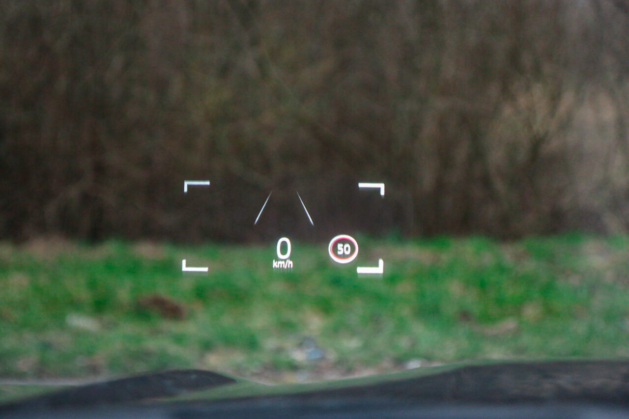 Wyświetlacz przezierny (Head-Up Display, HUD) w testowanym Renault Espace VI 