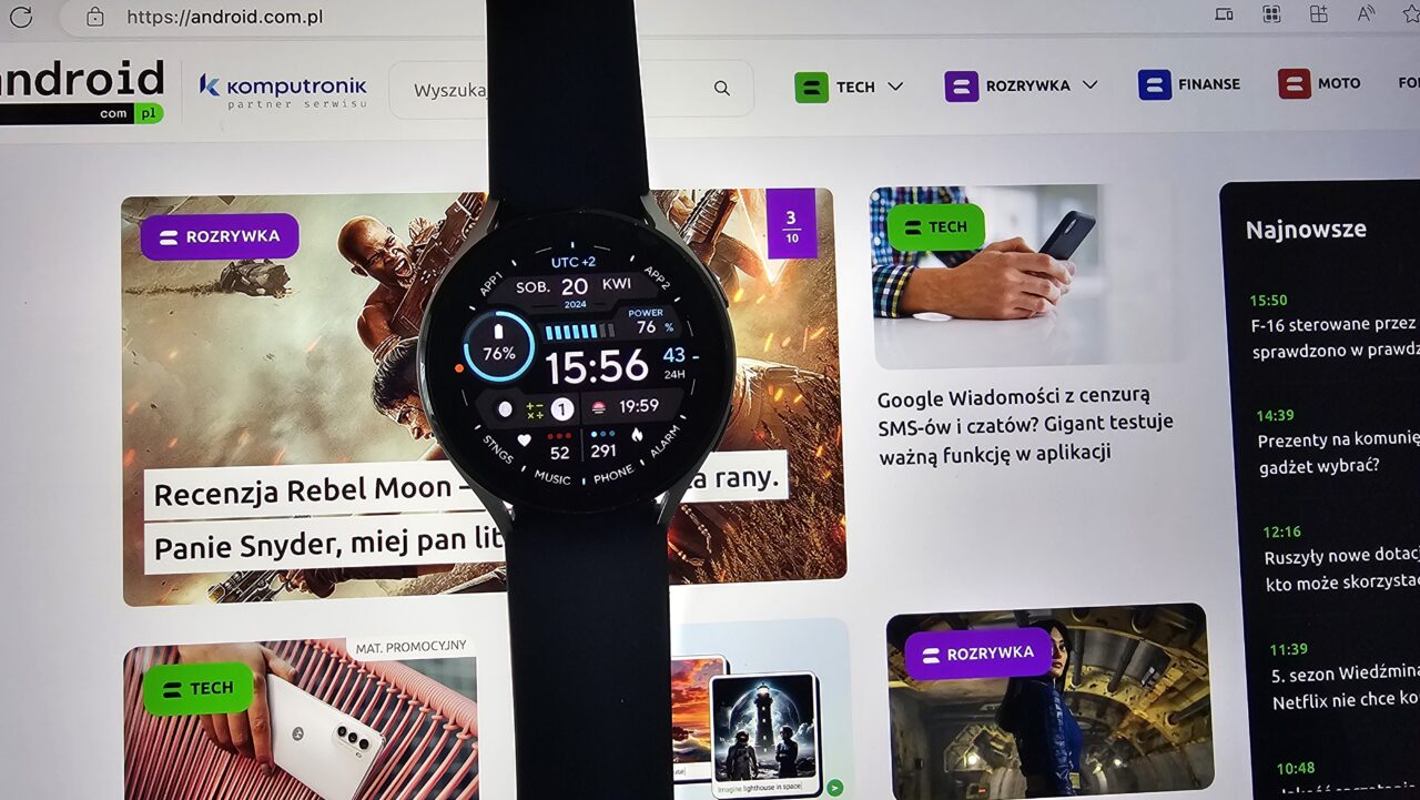 Galaxy Watch4 na tle portalu Android.com.pl
