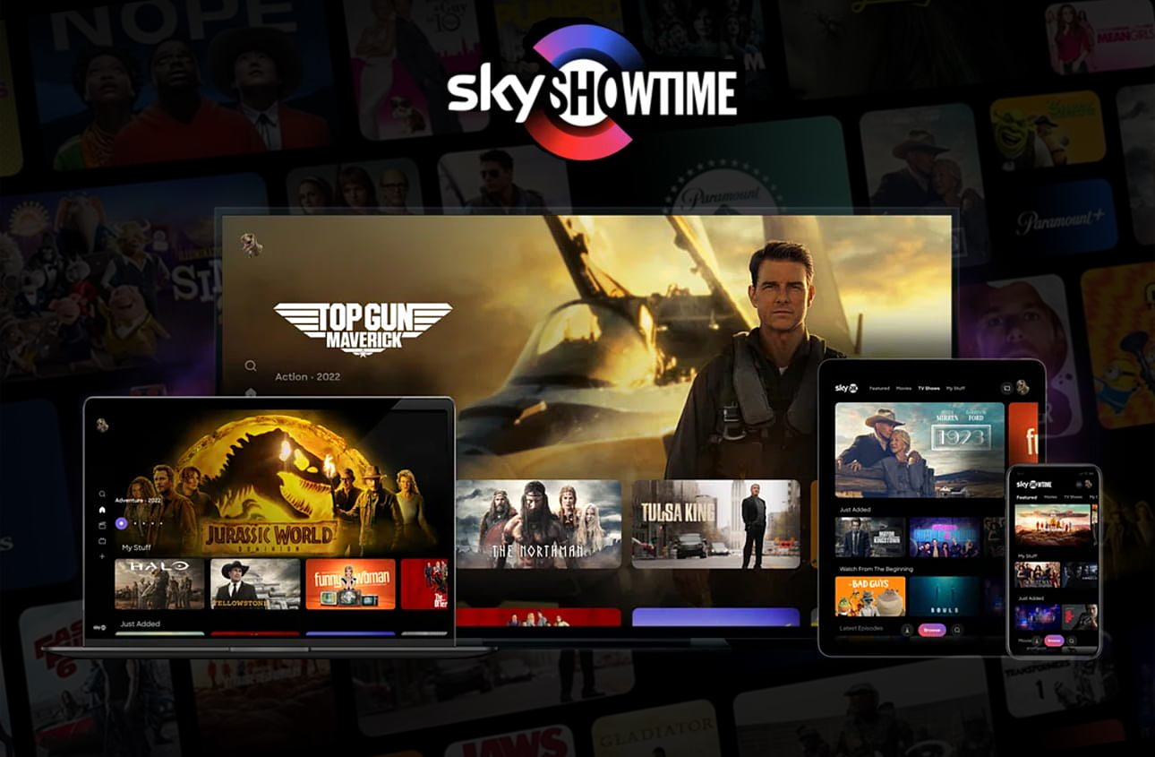 Promocja platformy streamingowej SkyShowtime z różnymi urządzeniami pokazującymi interfejs serwisu oraz plakaty filmów i seriali w tle.
