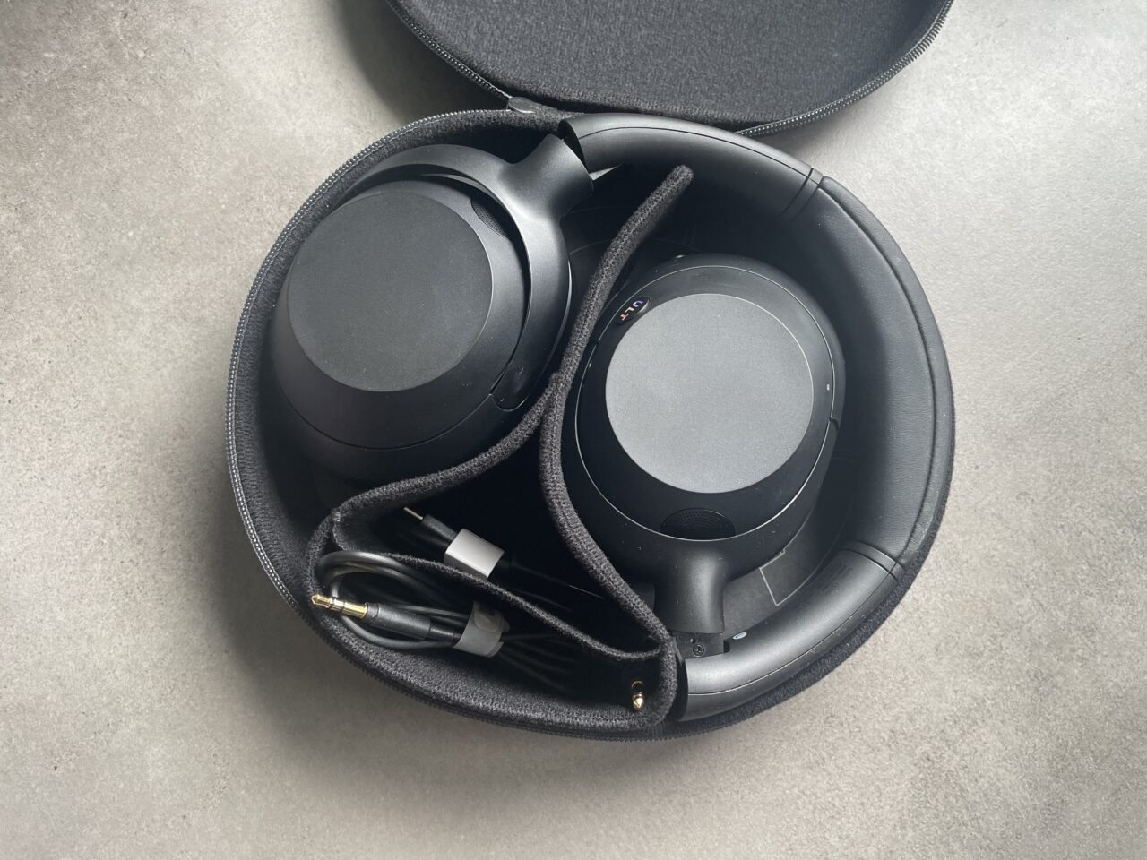 Bezprzewodowe słuchawki. Sony ULT Wear. Opakowanie i akcesoria 