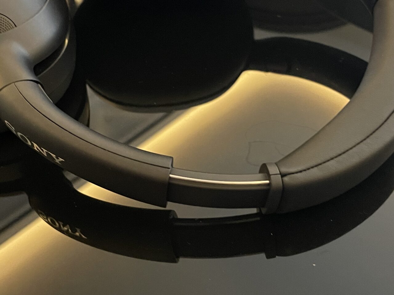 Bezprzewodowe słuchawki. Sony ULT Wear. Budowa słuchawek. 