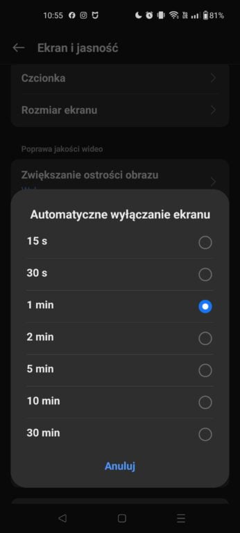 Zrzut ekranu menu ustawień wyświetlacza telefonu z opcją "Automatyczne wyłączanie ekranu" i zaznaczonym ustawieniem "1 min". Ilustracja do nowej funkcji Android 15.