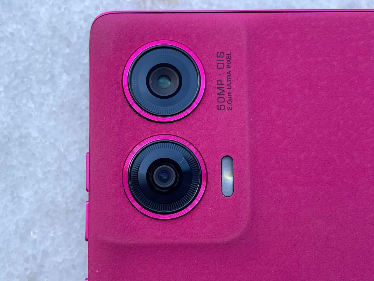 Motorola Edge 50 Fusion - zbliżenie na aparaty