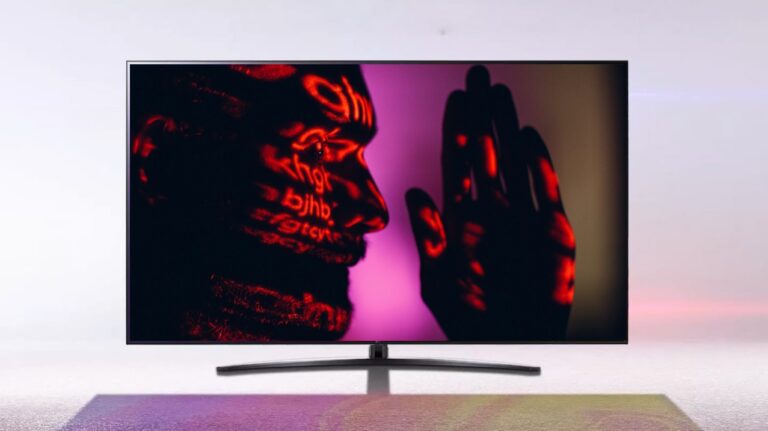 telewizor LG wyświetlający obraz z hakerem