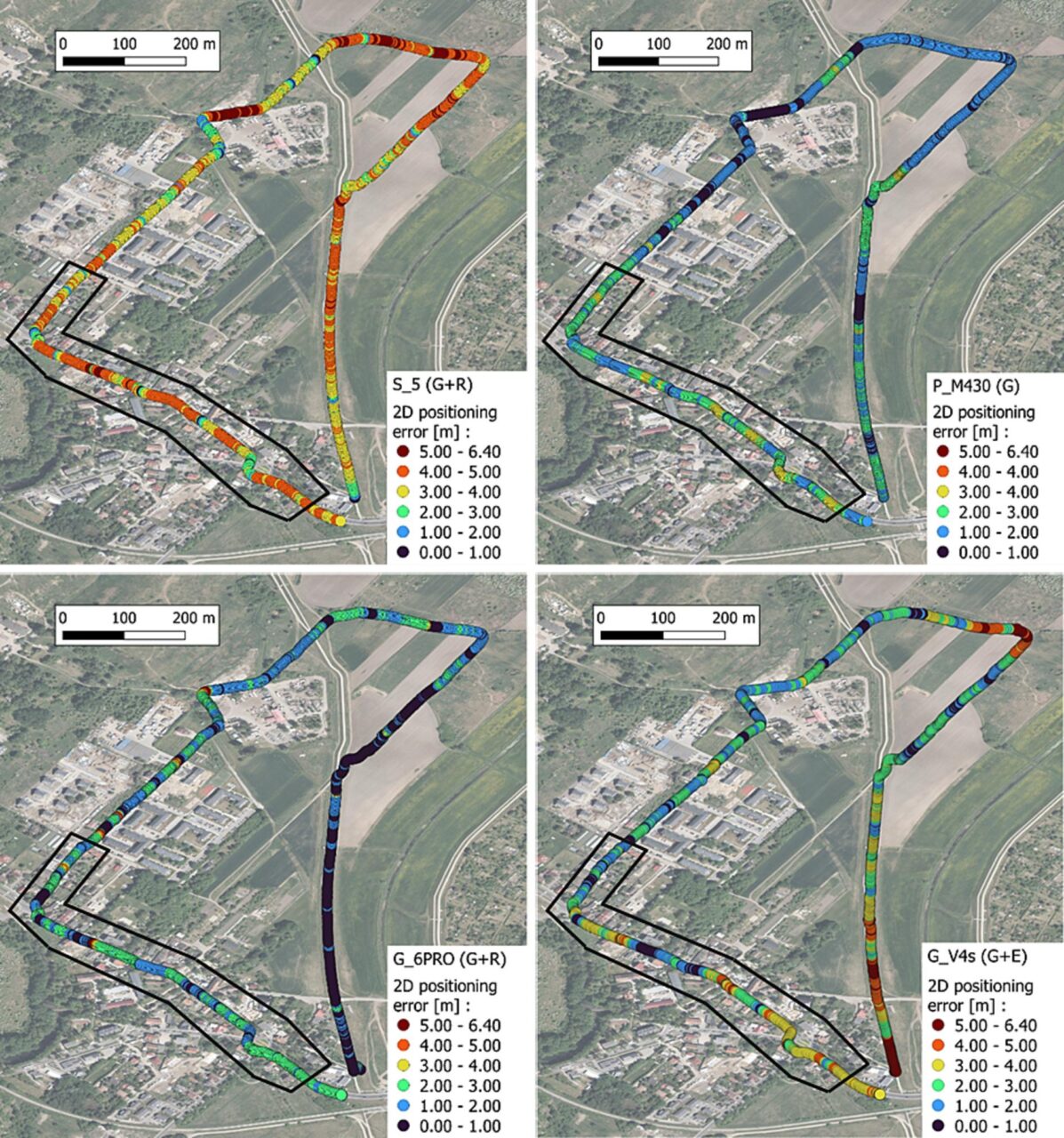 Cztery obrazy satelitarne reprezentujące błąd pozycjonowania 2D różnych systemów nawigacji na identycznym obszarze, z kolorowymi oznaczeniami wskazującymi zakres błędu od 0,00 do 6,40 metrów.