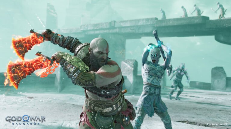 Kratos trzymający płonące ostrza walczy z lodowym wojownikiem w grze God of War Ragnarok.