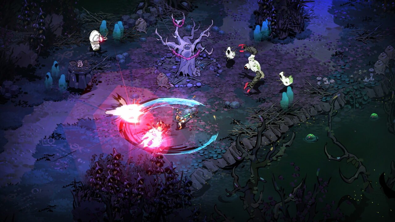 O personagem do jogador com uma espada ataca os inimigos em uma floresta escura e fantástica, cheia de personagens misteriosos e efeitos de iluminação.
